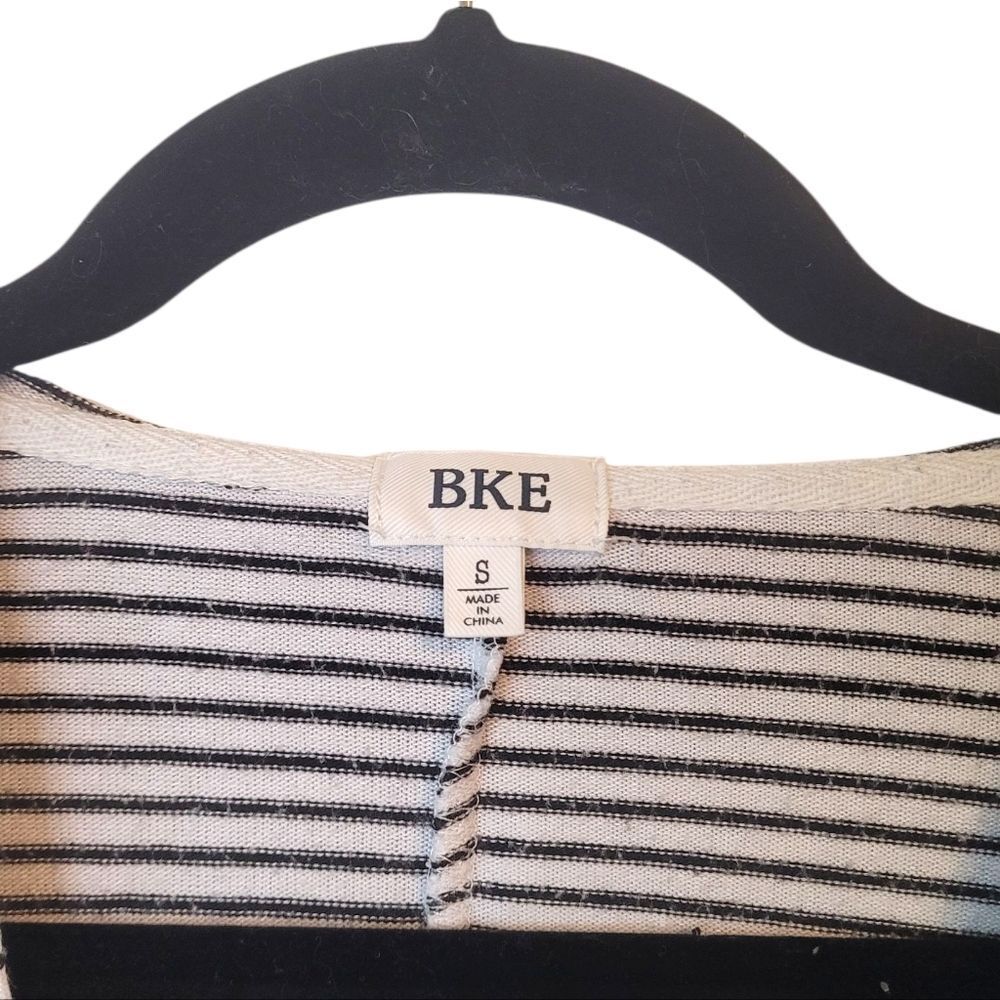 BKE Women's Black And White Stripe Over Sized Hoodie Blouse Size S - Picture 3 of 6